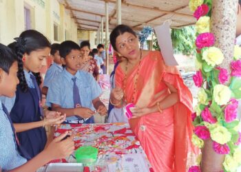 कडाव शिशुमंदिर शाळेच्या विद्यार्थ्यांकडून 400 राख्यांची निर्मिती