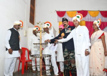 माजी सैनिक प्रशांत बांदलचा सत्कार