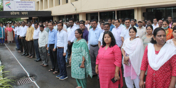 कोंकण भवनात समूह राष्ट्रगीत गायन