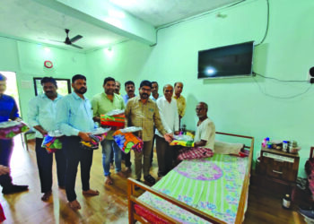 पनवेल विकास पत्रकार मंचाच्या वतीने ब्लँकेटचे वाटप