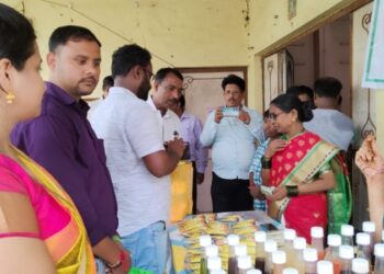 बचत गटांनी बनविलेल्या वस्तूंचे प्रदर्शन