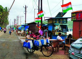 सलग तीन सुट्ट्यांमुळे मुरुड गजबजले