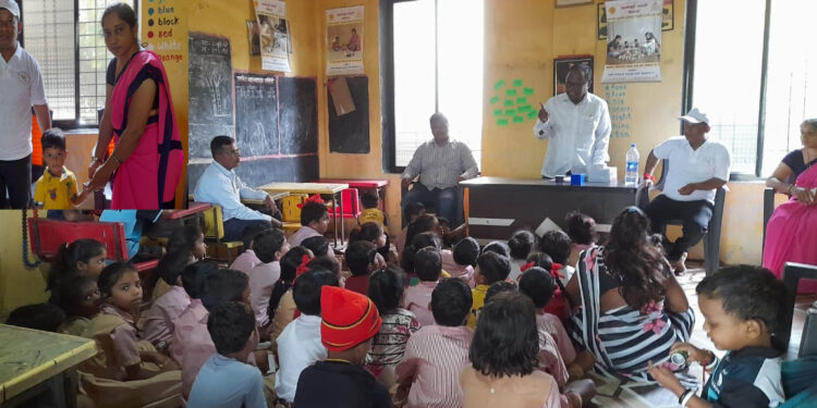 नवघर अंगणवाडीत चित्रकला, वक्तृत्व स्पर्धा