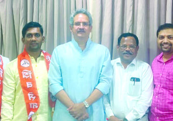 पळस्पेतील कार्यकर्ते शिवसेनेत