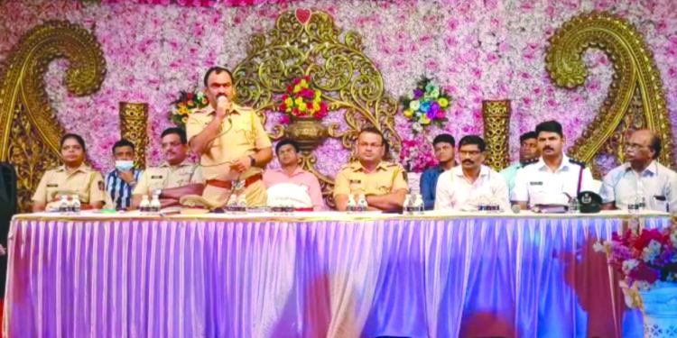 निर्विघ्न गणेशोत्सवासाठी मंडळांचे प्रबोधन