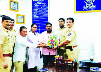 रिक्षाचालकाचा प्रामाणिकपणा! सोन्याची चेन केली परत