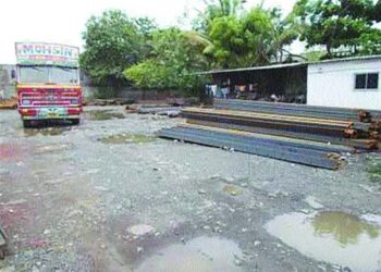 स्टील मार्केटच्या प्रवेशद्वारावर विघ्न