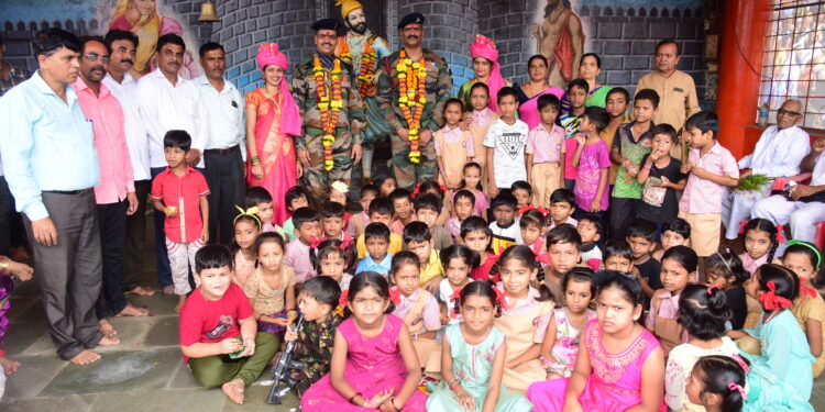 निवृत्त जवान बंधूंचा हमरापूर येथे सत्कार