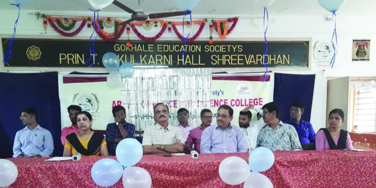गोखले महाविद्यालयात विद्यार्थ्यांचे स्वागत