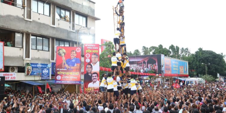 ‘ढाकुम्माकू, ढाकुम्माकू’च्या तालावर रायगडात रंगला गोविंदा