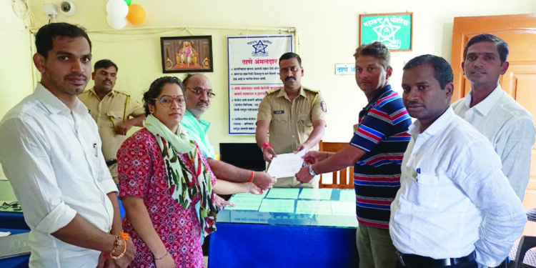 तळा पत्रकारांचे पोलिसांना निवेदन