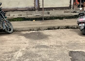 तळा बाजारपेठेत ठेकेदाराकडून रस्त्यावर अतिक्रमण