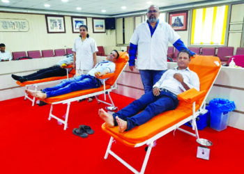 जि.प.तर्फे रक्तदान शिबिरास प्रतिसाद