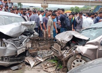 भीषण अपघात! दोन कारच्या धडकेत 2 चिमुकल्यांसह सातजण जखमी