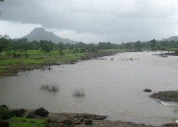 अंबा नदीत दूषित केमिकलयुक्त पाणी