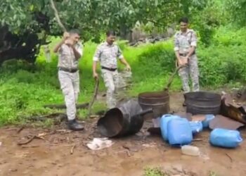 गावठी दारु धंद्यांवर धडक कारवाई