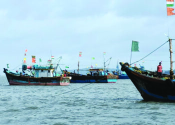 दिघीतील ४०० नौका परतीच्या मार्गावर