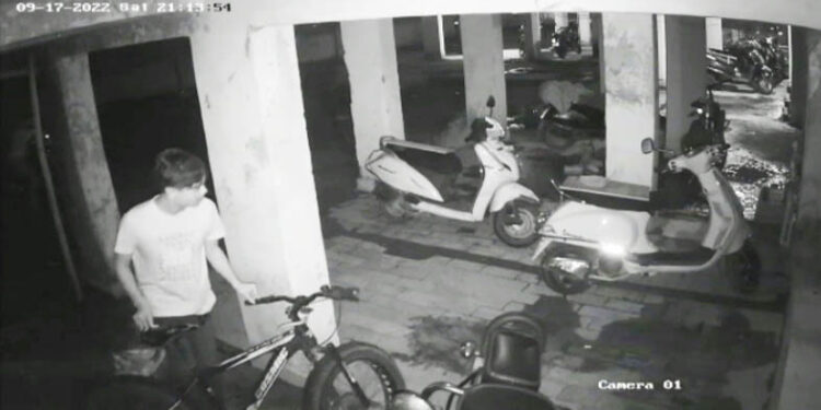 सीसीटीव्ही कॅमेरात सायकल चोर सापडला