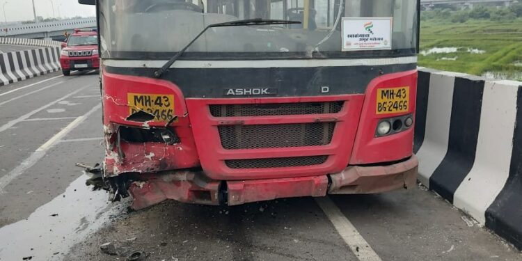 बस व वँगनर गाडीला अपघात; चालक जखमी