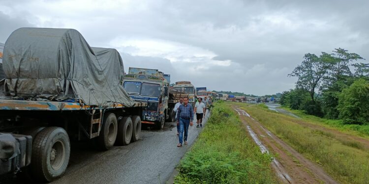 मुंबई -गोवा महामार्गावर वाहतूक कोंडी