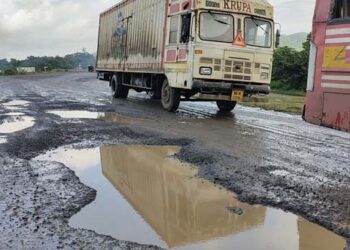 गर्भवतींचा प्रवास वेदनादायी; महामार्गाची खड्ड्यांमुळे दाणादाण