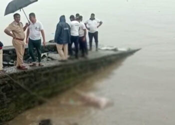 धक्कादायक! करंजा समुद्र किनाऱ्यावर अज्ञात व्यक्तीचा मृतदेह