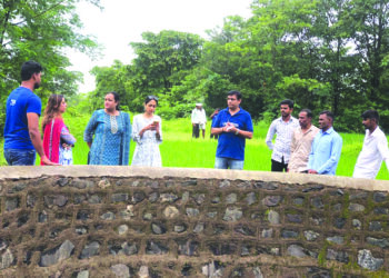 शेतकर्‍यांना शेतीविषयक मार्गदर्शन