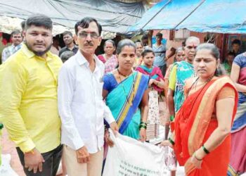 गणेशोत्सवात घरगुती साहित्य वाटप