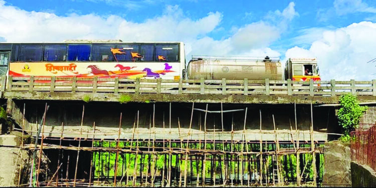 कोलाड -पुई रहदारीचा पूल धोकादायक