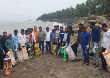 उरण पिरवाडी किनार्‍यावर मनसेची स्वछता मोहीम