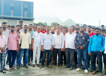 नोकरीत स्थानिकांना प्राधान्य द्या