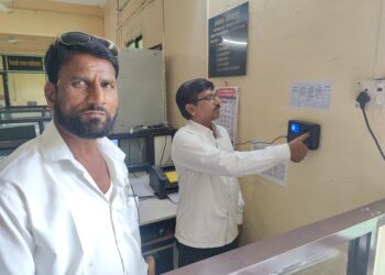 लेटलतिफ कर्मचार्‍यांना दणका