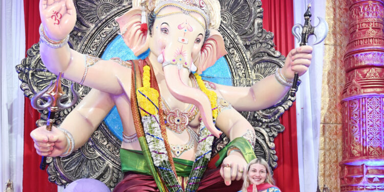 पनवेलचा महागणपती अमेरिकन नागरिकांच्या हृदयात