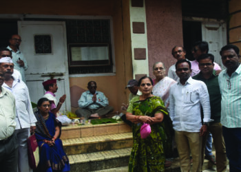 पेण अर्बन बँकेच्या मृत ठेवीदारांचे पिंडदान