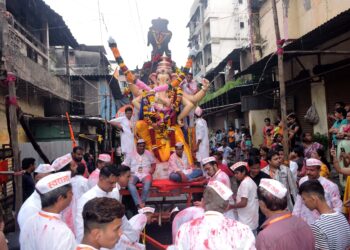 रायगडात दहा दिवसांच्या बाप्पांचे जयघोषात विसर्जन