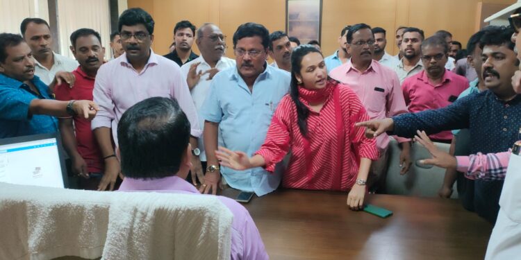 पाण्यासाठी शेकाप आक्रमक! अधिकारी सुतासारखे सरळ