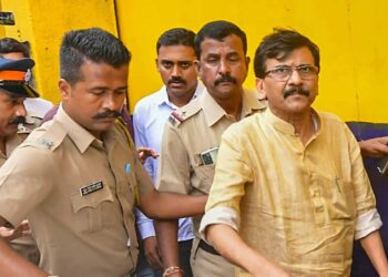 राऊतांकडून चुकीच्या पद्धतीने जमिनींचे संपादन