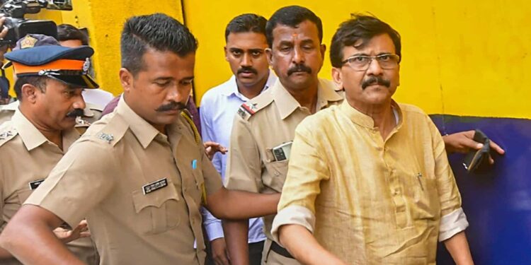 राऊतांकडून चुकीच्या पद्धतीने जमिनींचे संपादन