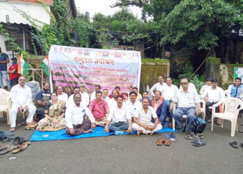 दिघोडे ग्रामस्थांच्या नुकसान भरपाईसाठी बेमुदत उपोषण