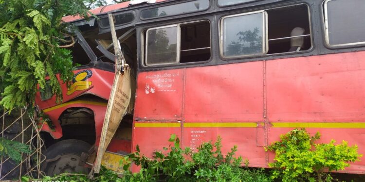 बसच्या अपघातात सात जखमी