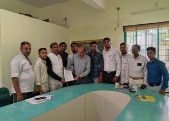 आचार्य कॉलेजकडून विद्यार्थ्यांची पिळवणूक