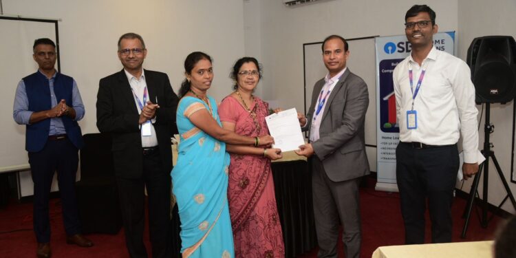 भारतीय स्टेट बँकेतर्फे कर्ज वितरण