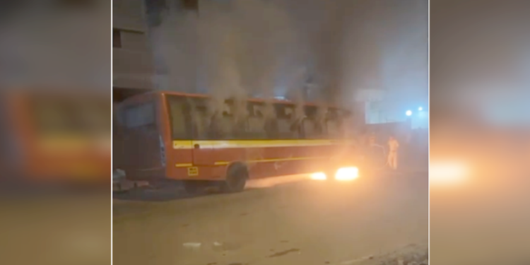 तळोजामध्ये बसला आग; सुदैवाने जिवितहानी नाही