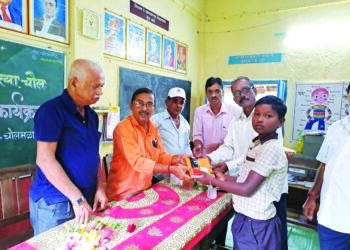 शिक्षण हा आयुष्य प्रकाशमान करणारा दागिना