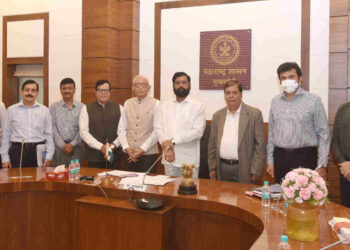 मुख्यमंत्र्यांचे गणेशदर्शन संपताच कामाचा निपटारा