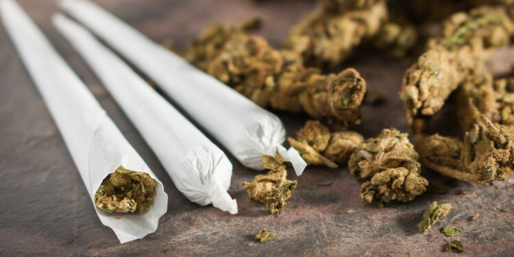 तरुण पिढी नशेच्या आहारी