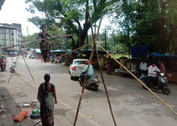 पोटासाठी तारेवरची कसरत