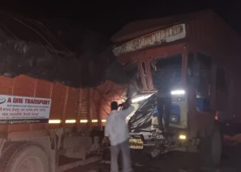 कंटेनर-टेम्पो अपघातात एक ठार;दोन जखमी