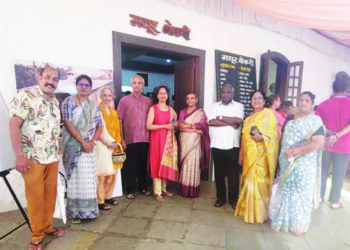 आ. जयंत पाटील यांची मयूर बेकरीला भेट