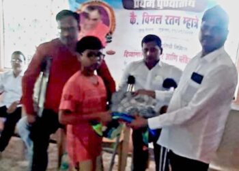 अपंगांना ब्लँकेट वाटप